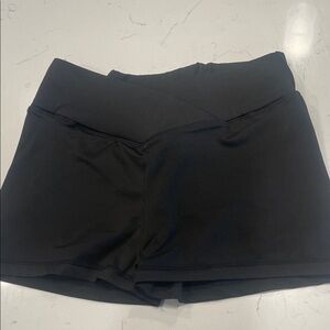 Women's Black Crossover Spandex Shorts with Ruched Butt